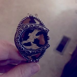 Leopard bracelet opens to put on